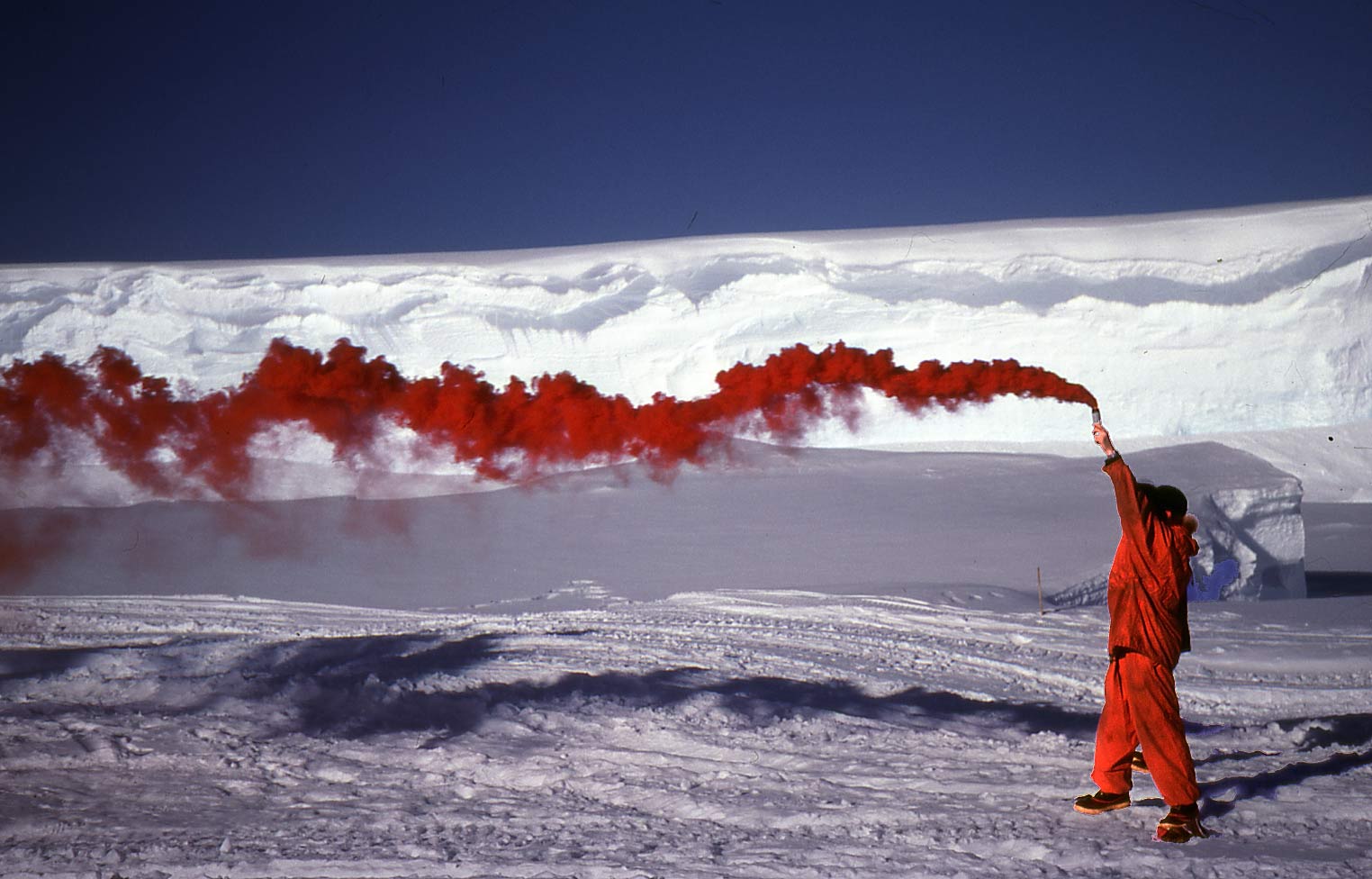 Smoke signal to landing aircraft Smoke signal to landing aircraft